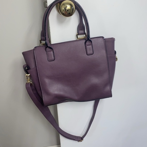 BIG BUDDHA PURPLE CROSSBODY/SHOULDER CONVERTIBLE BAG LIKE NEW CONDITION - Picture 5 of 16